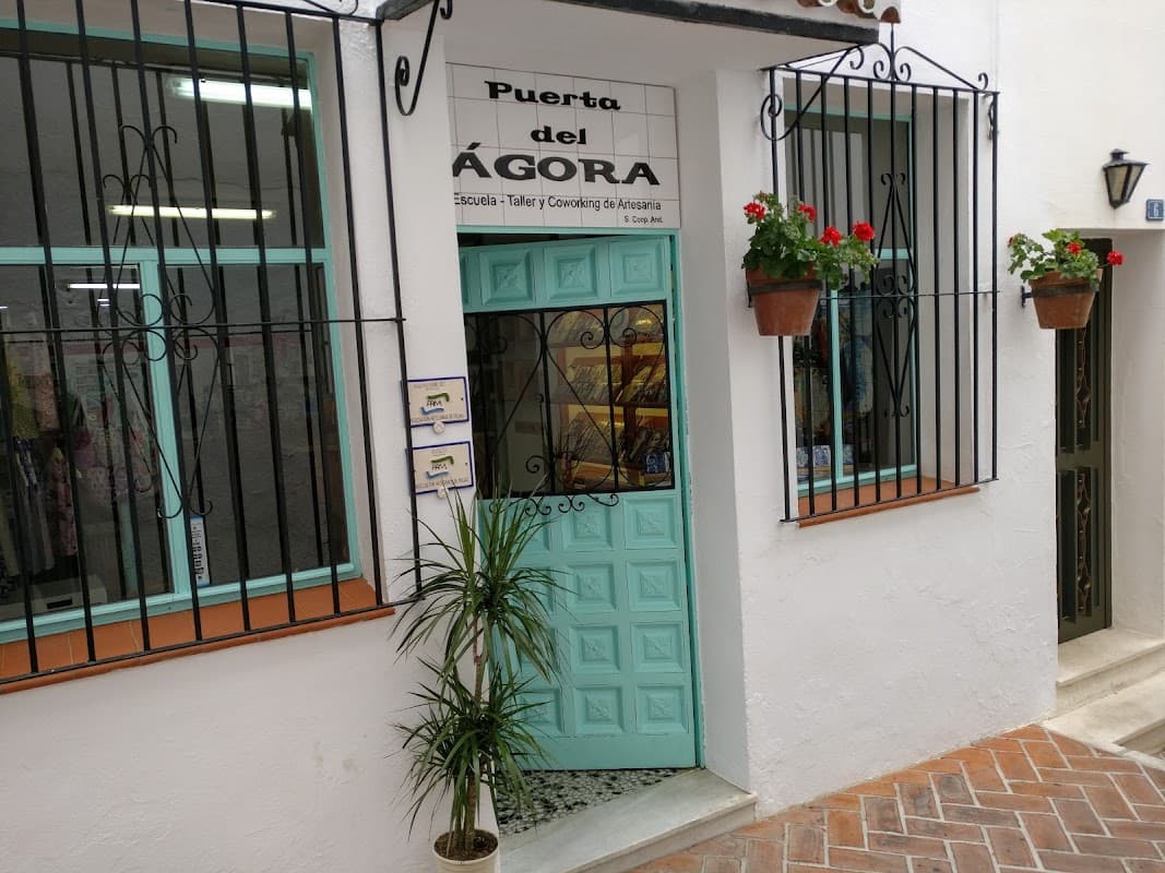 Puerta Del Ágora