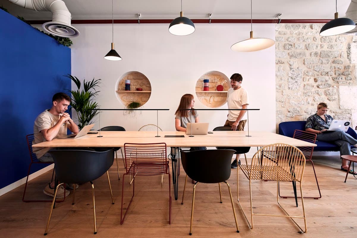 MOMENTUM COWORKING