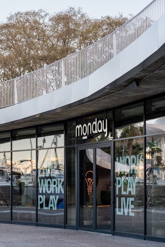 Monday Muelle Uno