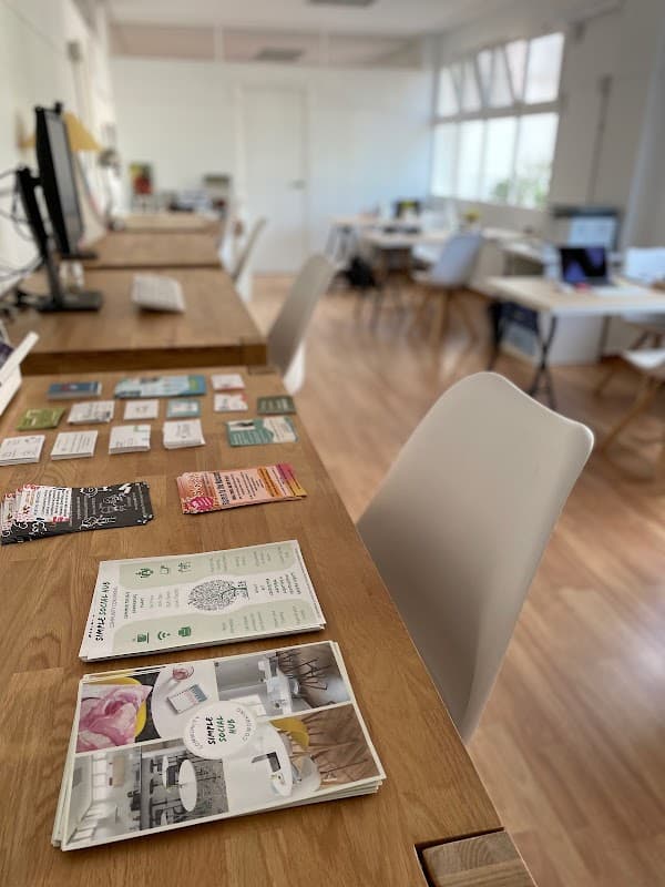 Simple Social Hub