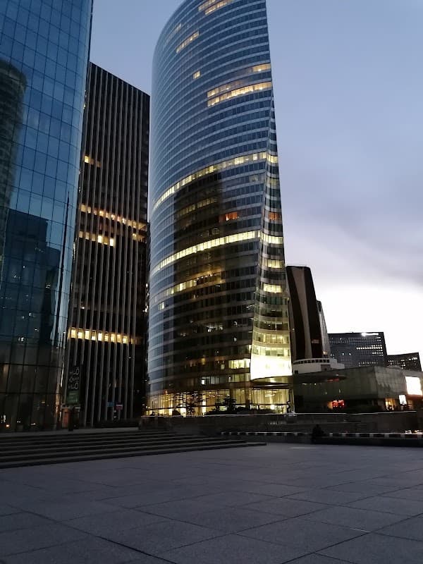 Now Connected La Défense Opus 12
